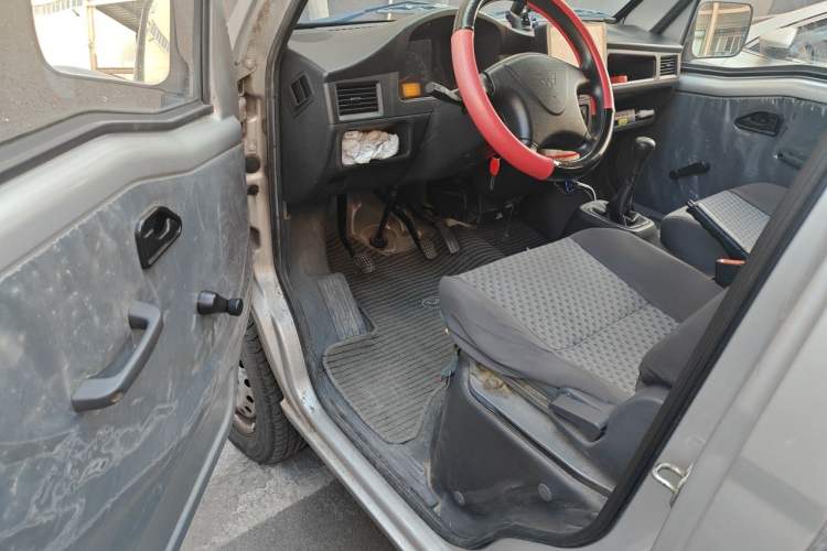 Used Wuling Zhiguang 2023 1.5L Practical Version 5/7 Seats Driver Seat