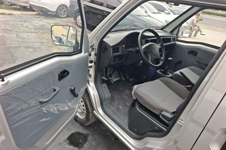 Used Wuling Zhiguang 2023 1.5L Practical Version 5/7 Seats Driver Seat