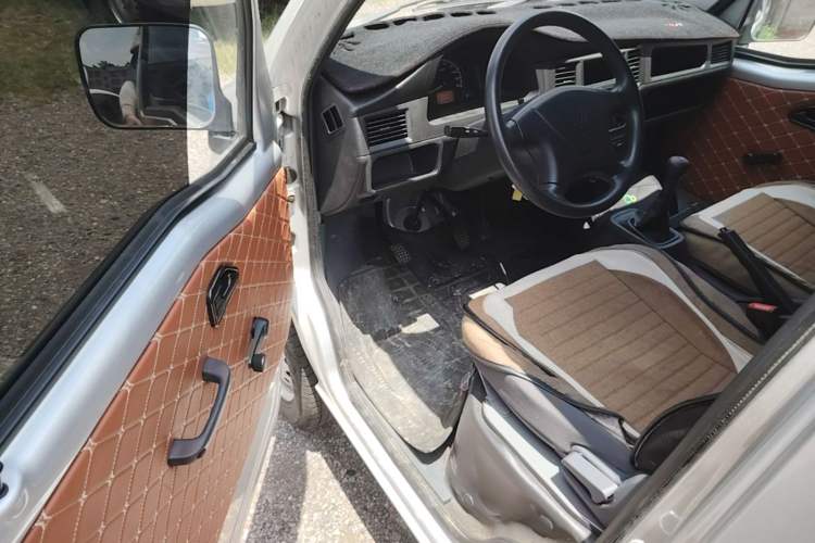 Used Wuling Zhiguang 2023 1.5L Practical Version 5/7 Seats Driver Seat