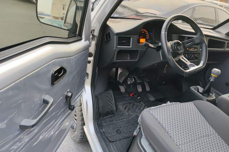 Used Wuling Zhiguang 2023 1.5L Practical Version 5/7 Seats Driver Seat