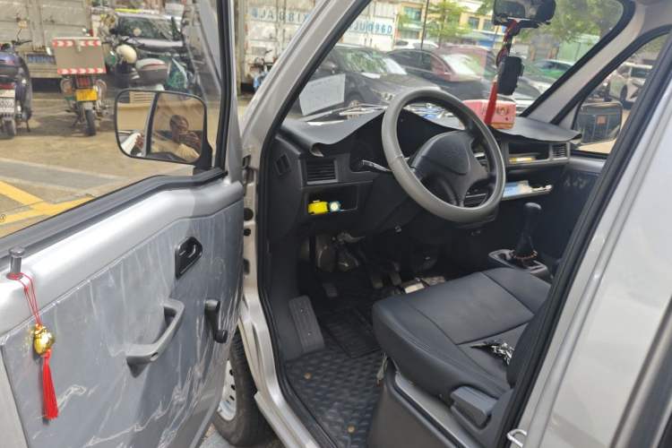 Used Wuling Zhiguang 2023 1.5L Practical Version 5/7 Seats Driver Seat