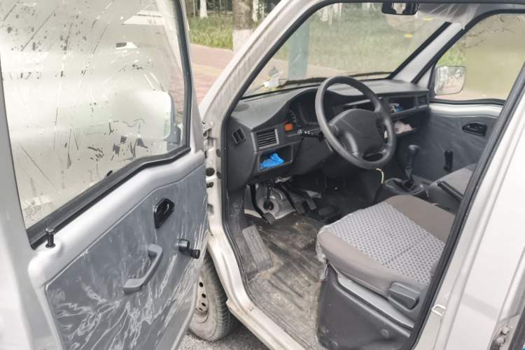 Used Wuling Zhiguang 2023 1.5L Practical Version 5/7 Seats Driver Seat