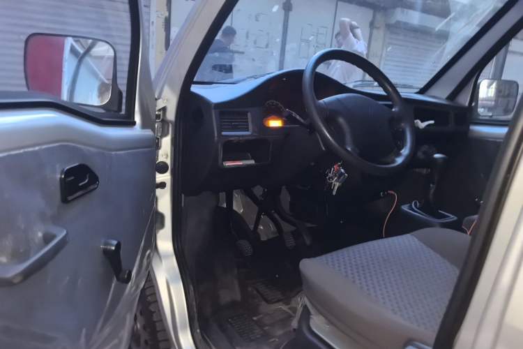Used Wuling Zhiguang 2023 1.5L Practical Version 5/7 Seats Driver Seat