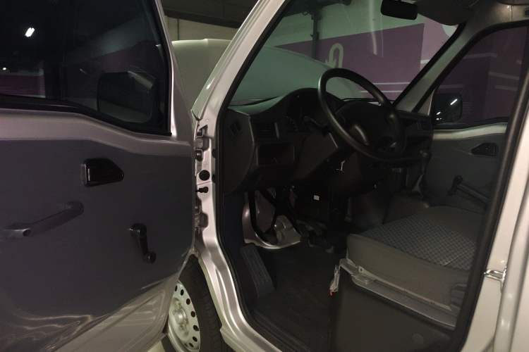 Used Wuling Zhiguang 2023 1.5L Practical Version 5/7 Seats Driver Seat