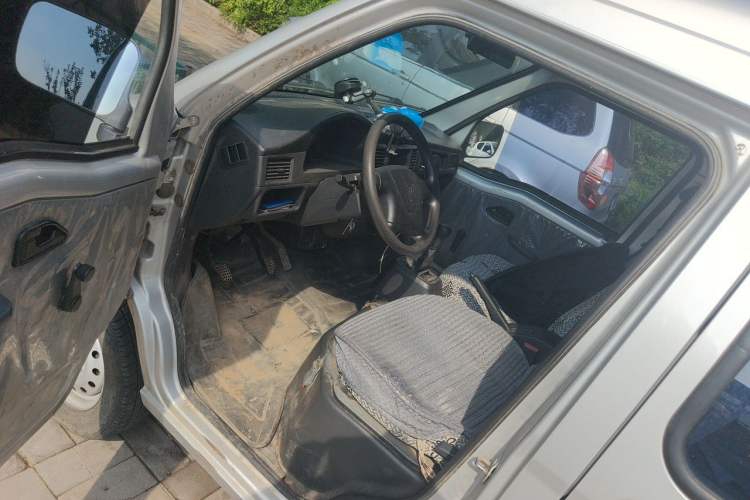 Used Wuling Zhiguang 2023 1.5L Practical Version 5/7 Seats Driver Seat
