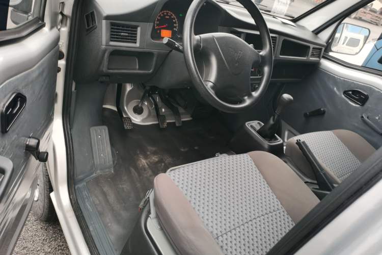 Used Wuling Zhiguang 2023 1.5L Utility Version with Enclosed Windows 2 Seats Driver Seat