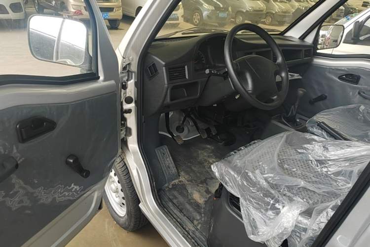 Used Wuling Zhiguang 2023 1.5L Practical Version 5/7 Seats Driver Seat