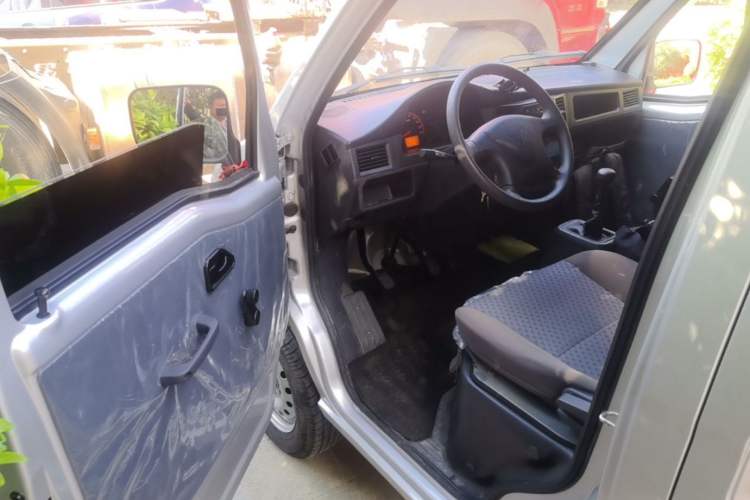 Used Wuling Zhiguang 2023 1.5L Practical Version 5/7 Seats Driver Seat