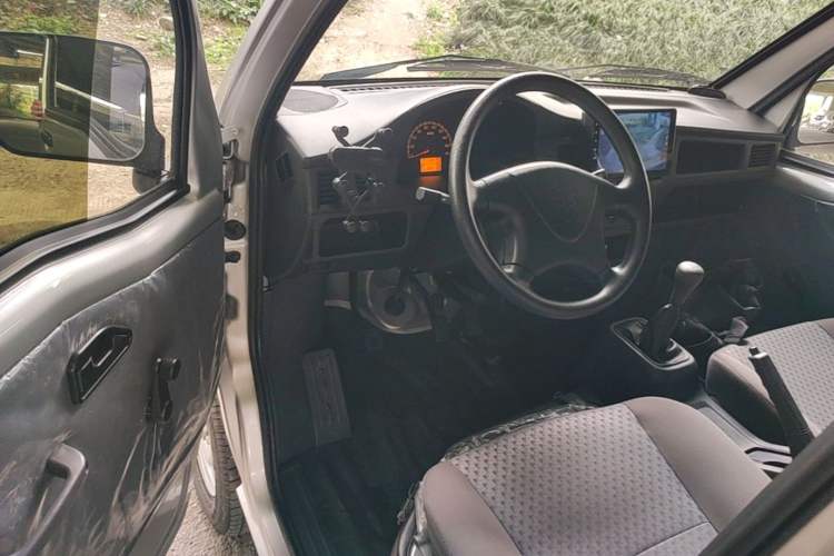 Used Wuling Zhiguang 2023 1.5L Practical Version 5/7 Seats Driver Seat
