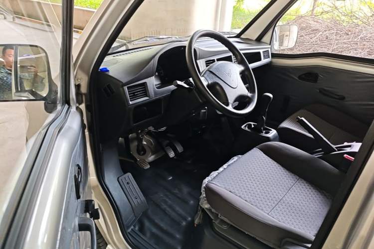 Used Wuling Zhiguang 2023 1.5L Practical Version 5/7 Seats Driver Seat