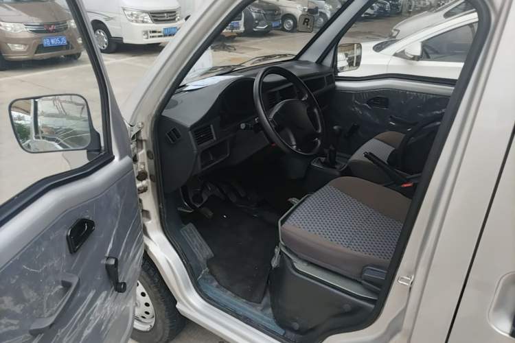 Used Wuling Zhiguang 2023 1.5L Practical Version 5/7 Seats Driver Seat