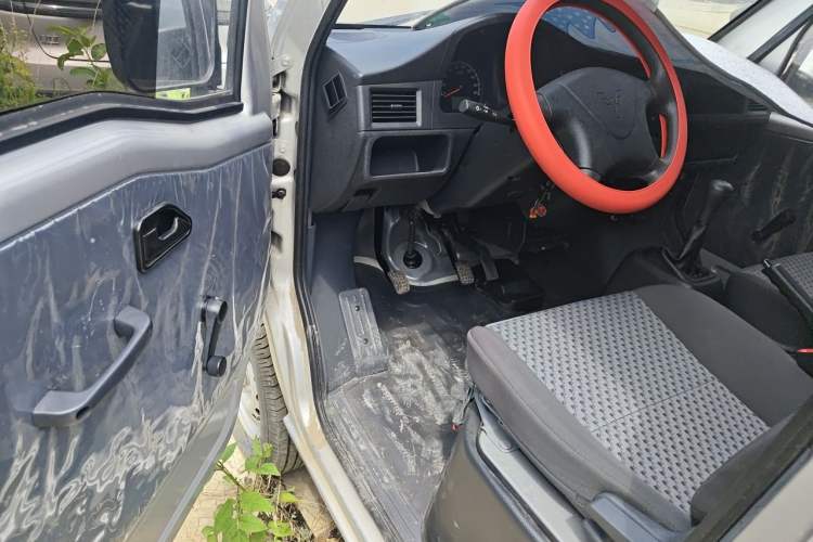 Used Wuling Zhiguang 2023 1.5L Practical Version 5/7 Seats Driver Seat