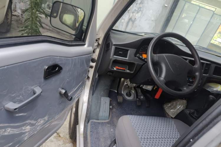 Used Wuling Zhiguang 2023 1.5L Practical Version 5/7 Seats Driver Seat