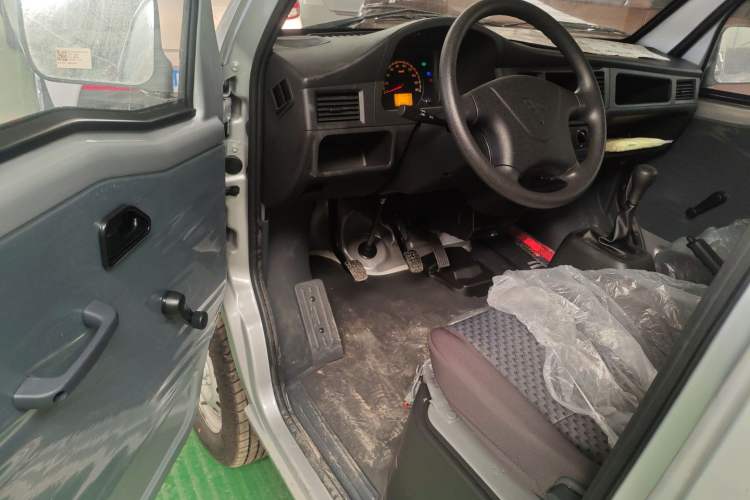 Used Wuling Zhiguang 2023 1.5L Practical Version 5/7 Seats Driver Seat