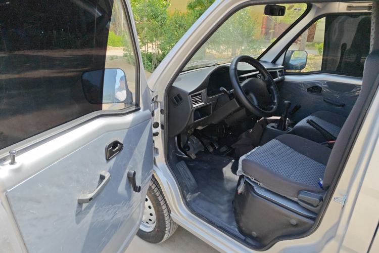 Used Wuling Zhiguang 2023 1.5L Practical Version 5/7 Seats Driver Seat