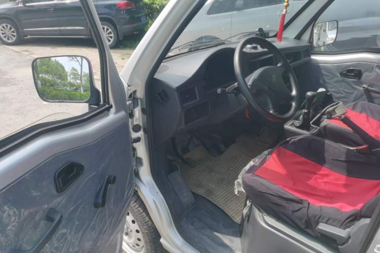Used Wuling Zhiguang 2023 1.5L Practical Version 5/7 Seats Driver Seat