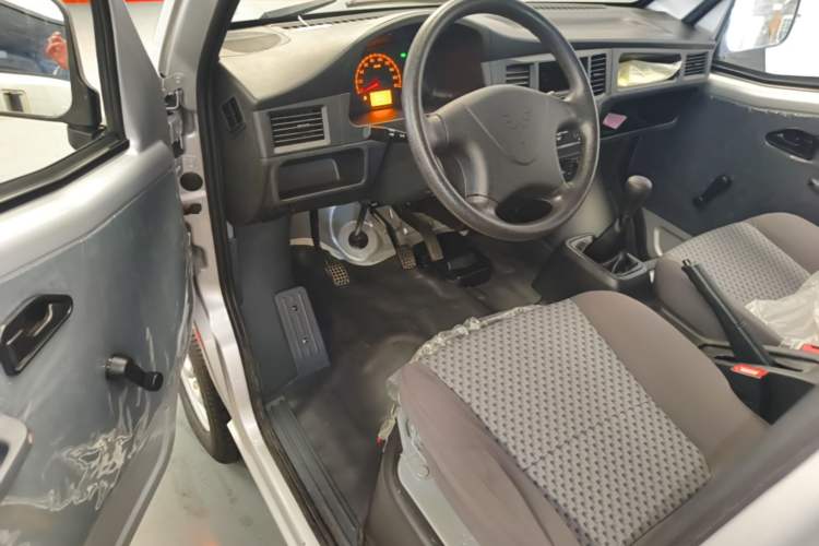 Used Wuling Zhiguang 2023 1.5L Practical Version 5/7 Seats Driver Seat