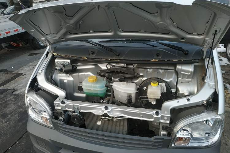 Used Wuling Zhiguang 2023 1.5L Practical Version 5/7 Seats Engine Bay