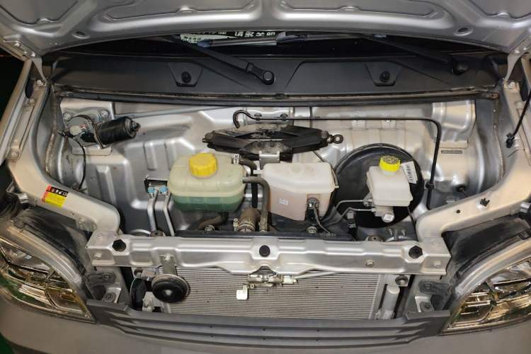 Used Wuling Zhiguang 2023 1.5L Practical Version 5/7 Seats Engine Bay