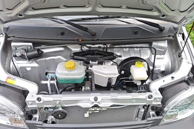 Used Wuling Zhiguang 2023 1.5L Practical Version 5/7 Seats Engine Bay
