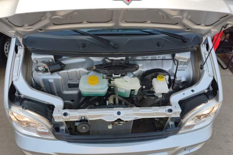 Used Wuling Zhiguang 2023 1.5L Practical Version 5/7 Seats Engine Bay