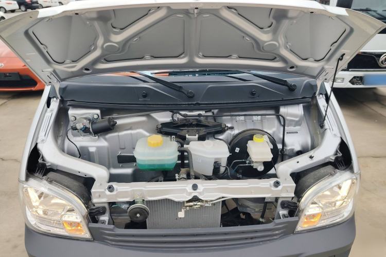 Used Wuling Zhiguang 2023 1.5L Practical Version 5/7 Seats Engine Bay