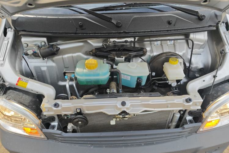 Used Wuling Zhiguang 2023 1.5L Practical Version 5/7 Seats Engine Bay