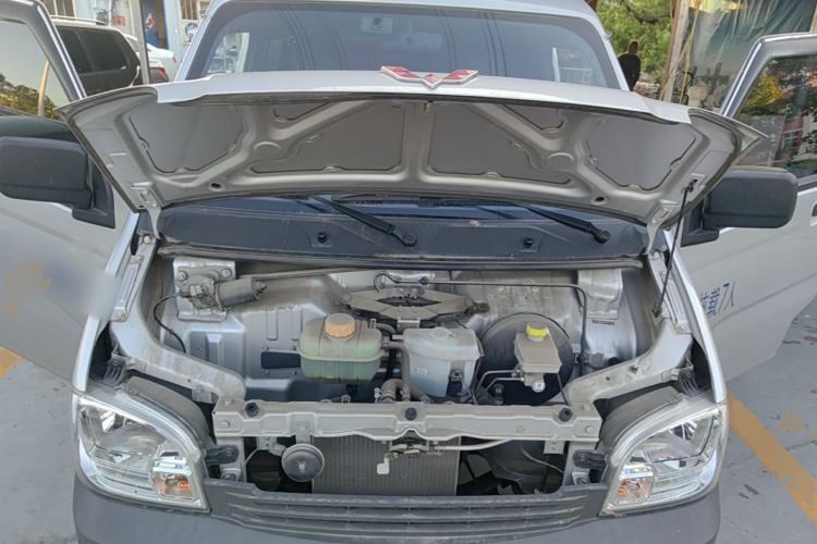 Used Wuling Zhiguang 2023 1.5L Practical Version 5/7 Seats Engine Bay