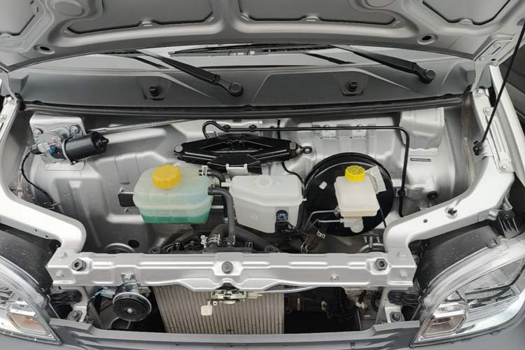 Used Wuling Zhiguang 2023 1.5L Practical Version 5/7 Seats Engine Bay