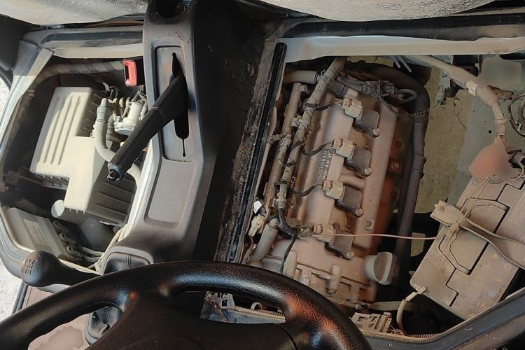 Used Wuling Zhiguang 2023 1.5L Practical Version 5/7 Seats Engine Bay