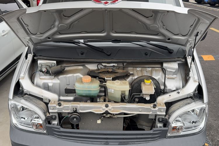 Used Wuling Zhiguang 2023 1.5L Practical Version 5/7 Seats Engine Bay
