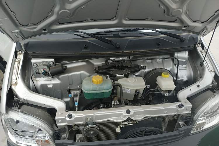 Used Wuling Zhiguang 2023 1.5L Practical Version 5/7 Seats Engine Bay