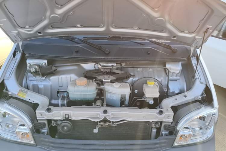 Used Wuling Zhiguang 2023 1.5L Practical Version 5/7 Seats Engine Bay