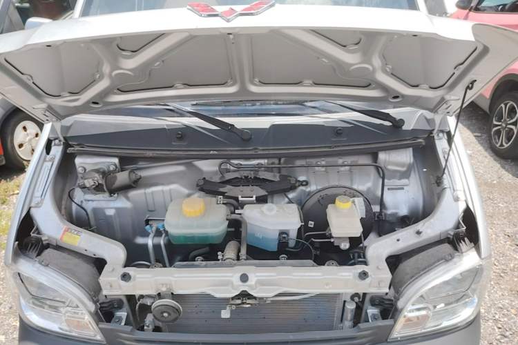 Used Wuling Zhiguang 2023 1.5L Practical Version 5/7 Seats Engine Bay