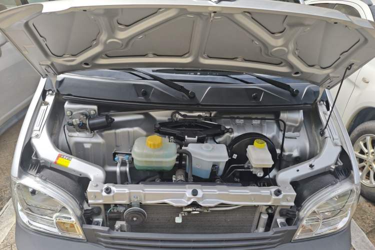 Used Wuling Zhiguang 2023 1.5L Practical Version 5/7 Seats Engine Bay