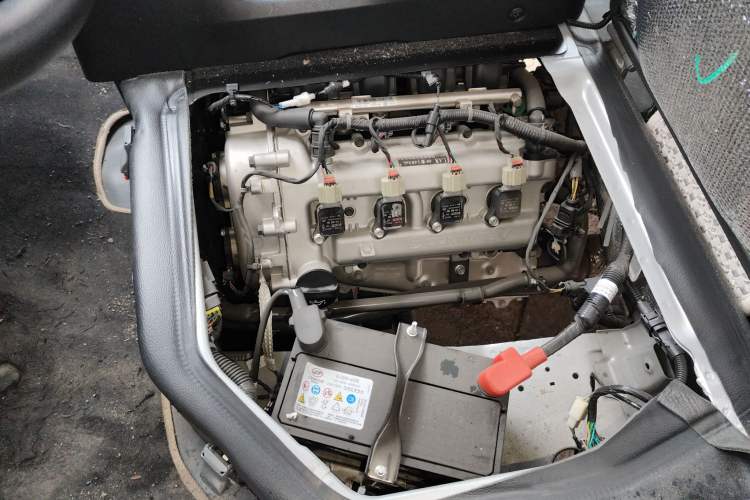 Used Wuling Zhiguang 2023 1.5L Practical Version 5/7 Seats Engine Bay Left