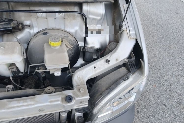 Used Wuling Zhiguang 2023 1.5L Practical Version 5/7 Seats Engine Bay Left