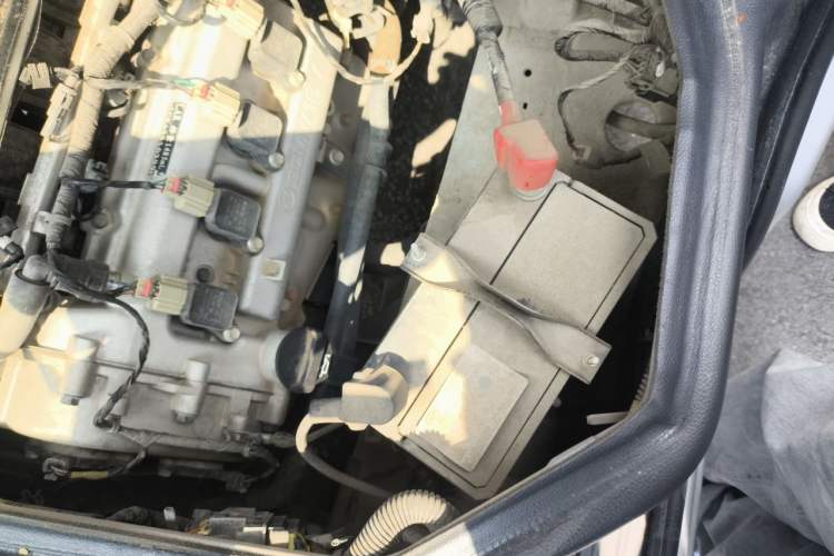 Used Wuling Zhiguang 2023 1.5L Practical Version 5/7 Seats Engine Bay Left