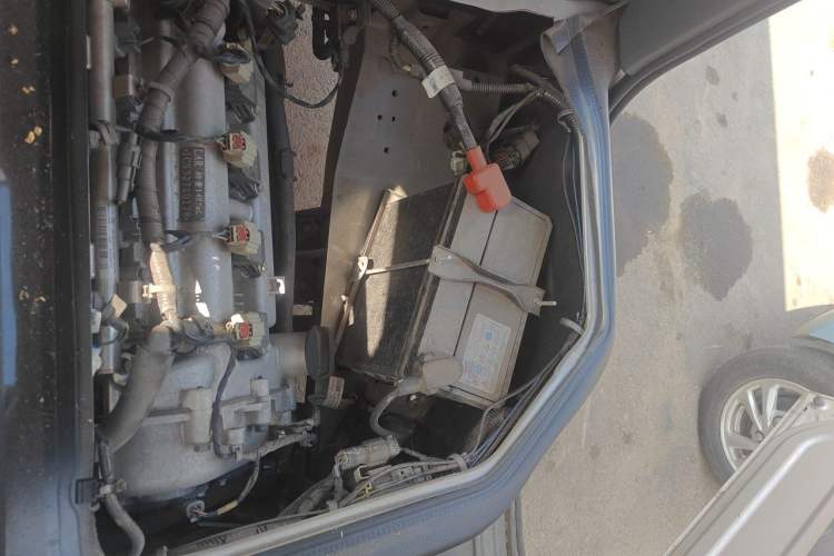 Used Wuling Zhiguang 2023 1.5L Practical Version 5/7 Seats Engine Bay Left