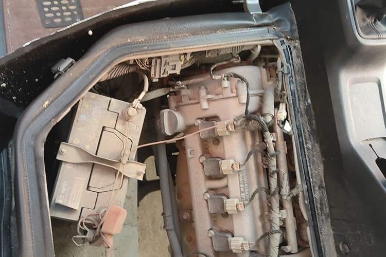 Used Wuling Zhiguang 2023 1.5L Practical Version 5/7 Seats Engine Bay Left