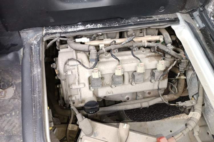 Used Wuling Zhiguang 2023 1.5L Practical Version 5/7 Seats Engine Bay Left