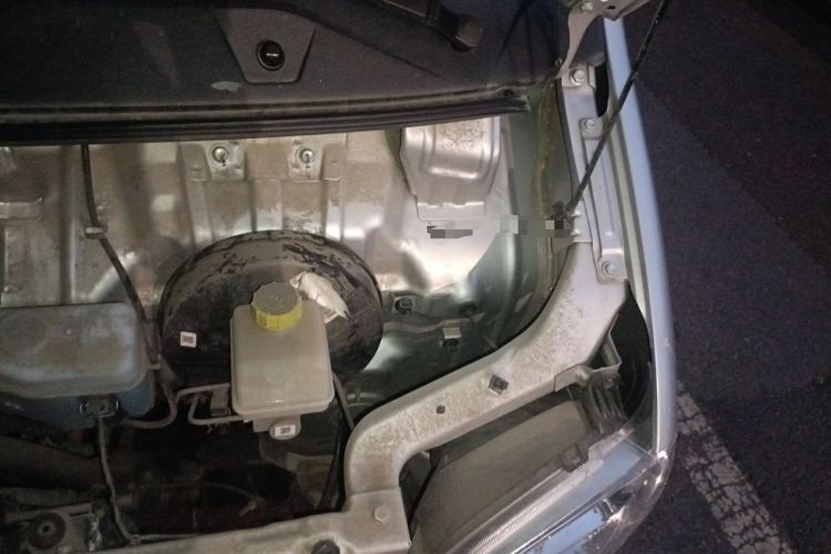 Used Wuling Zhiguang 2023 1.5L Practical Version 5/7 Seats Engine Bay Left