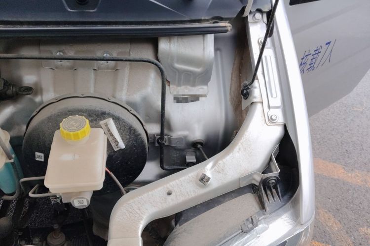 Used Wuling Zhiguang 2023 1.5L Practical Version 5/7 Seats Engine Bay Left