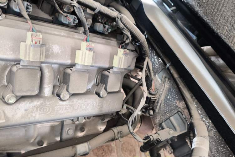 Used Wuling Zhiguang 2023 1.5L Practical Version 5/7 Seats Engine Bay Left