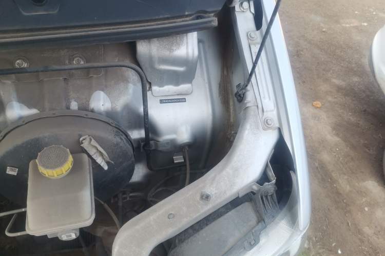 Used Wuling Zhiguang 2023 1.5L Practical Version 5/7 Seats Engine Bay Left