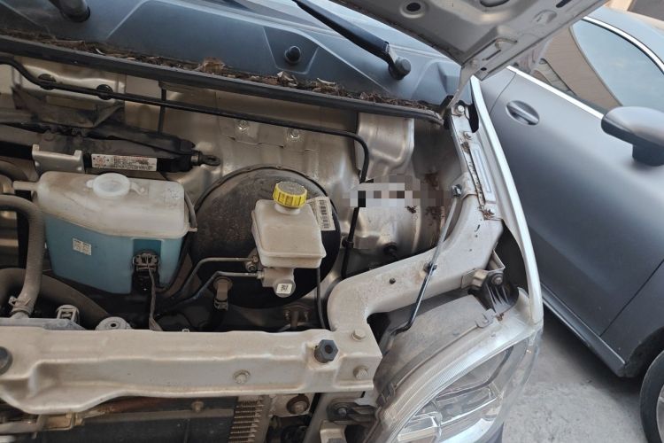 Used Wuling Zhiguang 2023 1.5L Practical Version 5/7 Seats Engine Bay Left