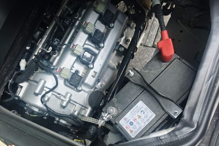Used Wuling Zhiguang 2023 1.5L Practical Version 5/7 Seats Engine Bay Left