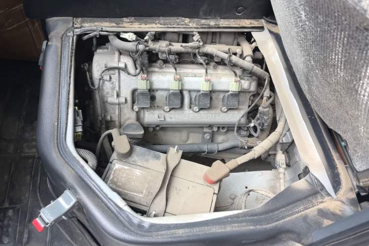 Used Wuling Zhiguang 2023 1.5L Practical Version 5/7 Seats Engine Bay Left