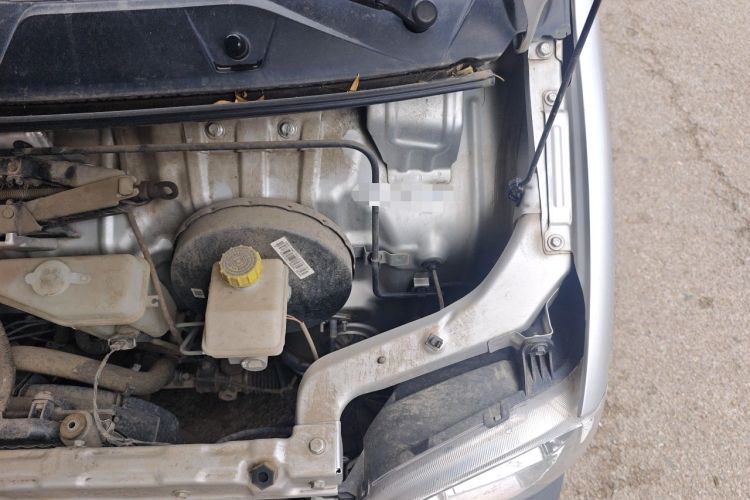 Used Wuling Zhiguang 2023 1.5L Practical Version 5/7 Seats Engine Bay Left