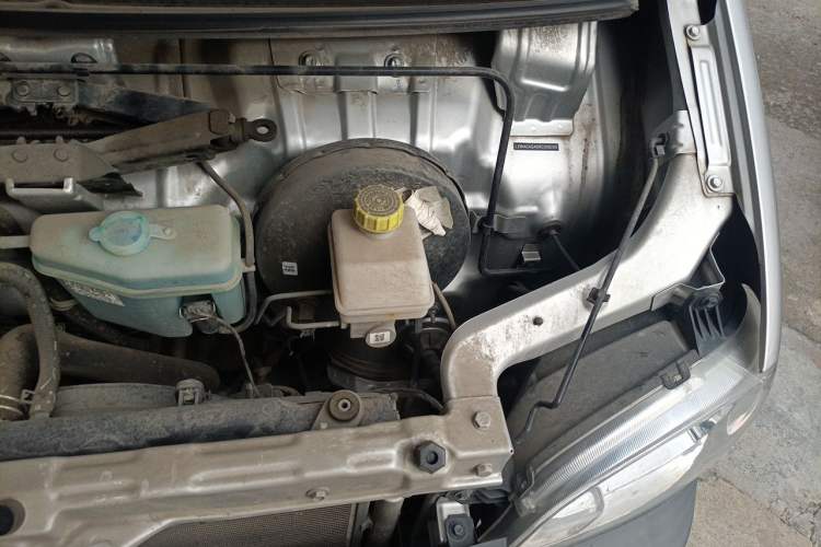 Used Wuling Zhiguang 2023 1.5L Practical Version 5/7 Seats Engine Bay Left